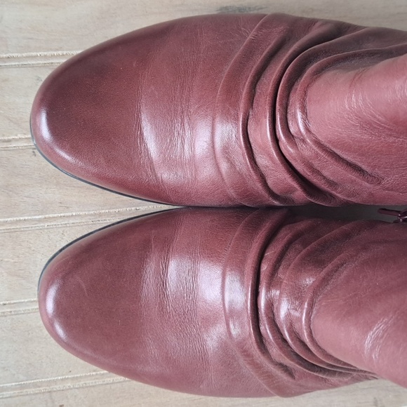 Earth Pegasus Merlot Soft Leather Zipper Slouchy Short Heel Ankle Booties Comfy - Picture 4 of 15